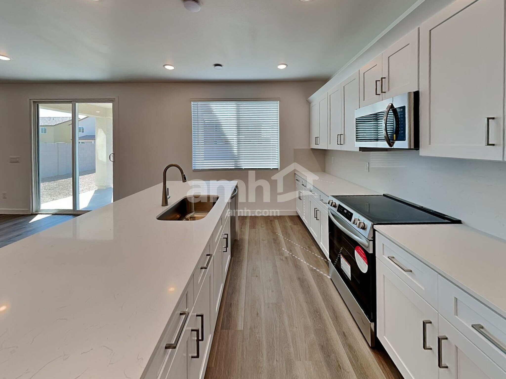 Building Photo - 9748 W Parkway Dr
