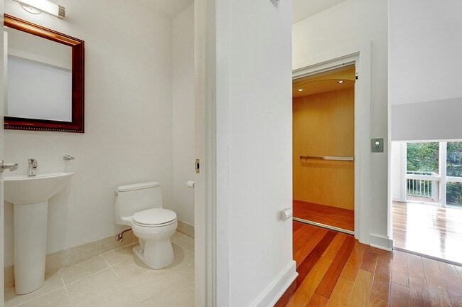 Building Photo - 22 Vela Way