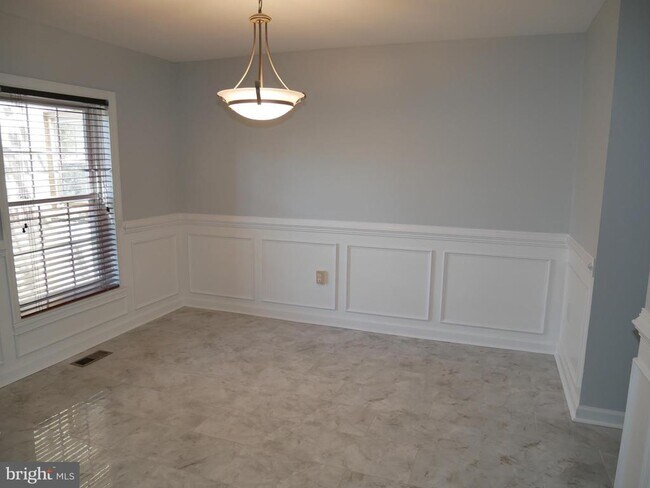 Building Photo - 3045 Federal Hill Dr