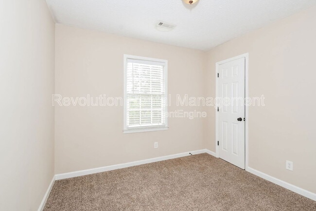 Building Photo - 4 Meadow Sweet Ln