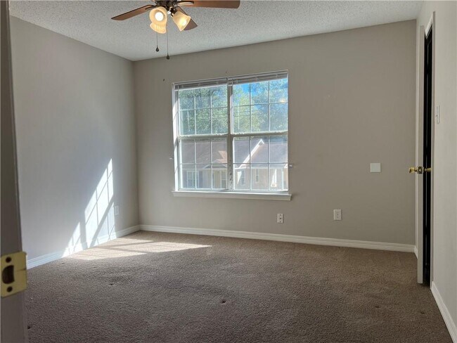 Building Photo - 132 Bayou Sara Ave