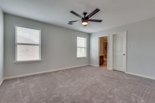 Building Photo - 628 Bottle Brush Dr