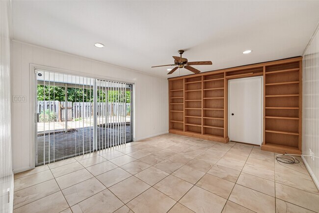 Building Photo - 6222 Creekbend Dr