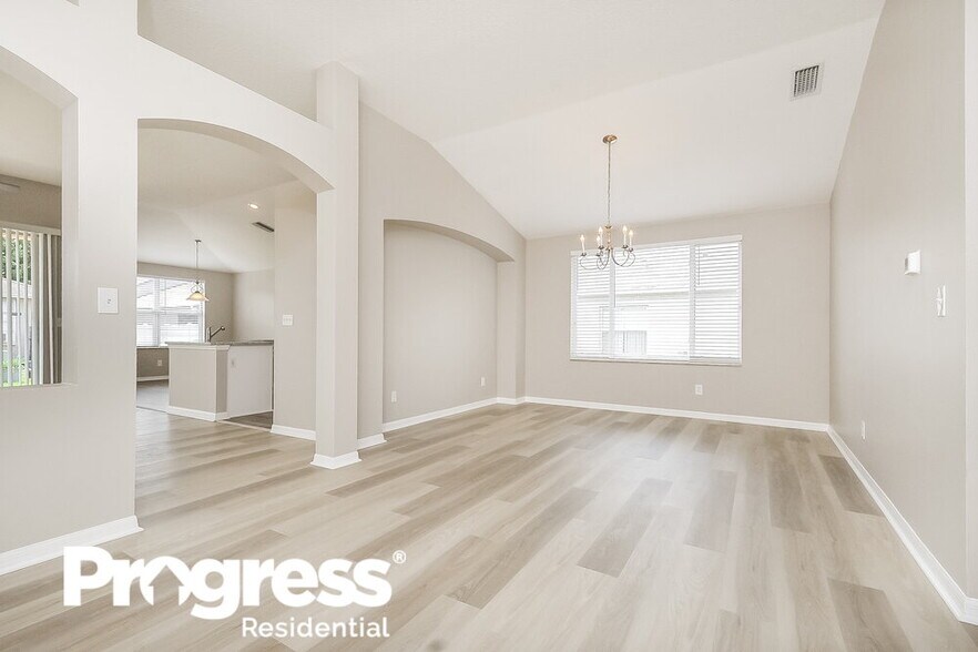 Building Photo - 1221 Barclay Wood Dr