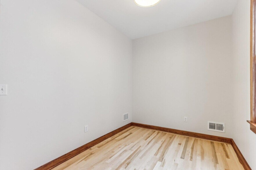 bedroom 3 - 351 E Deer Pl