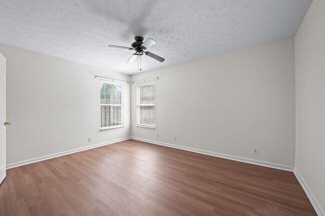 Building Photo - Awesome 4BE-Office/Bonus Room/ 2BA Home in...