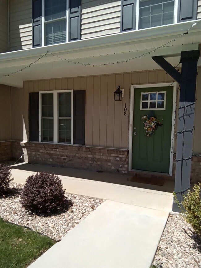 Building Photo - 108 Squire Cir