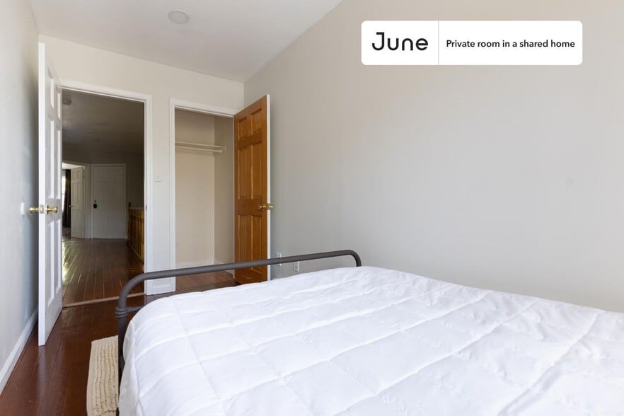 Building Photo - Room in Shared 4 bed/3 bath home