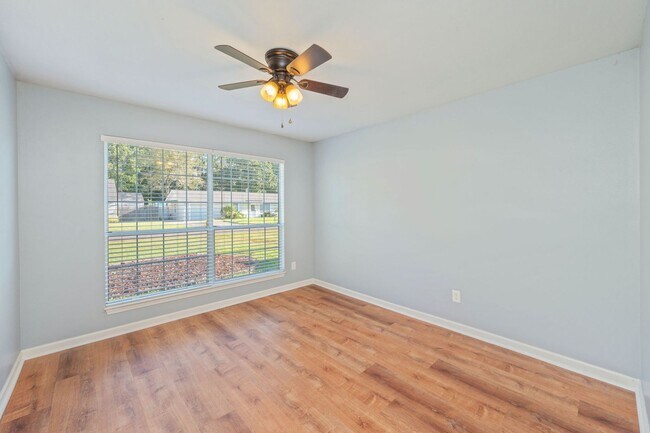 Building Photo - 1629 Campbell Dr N