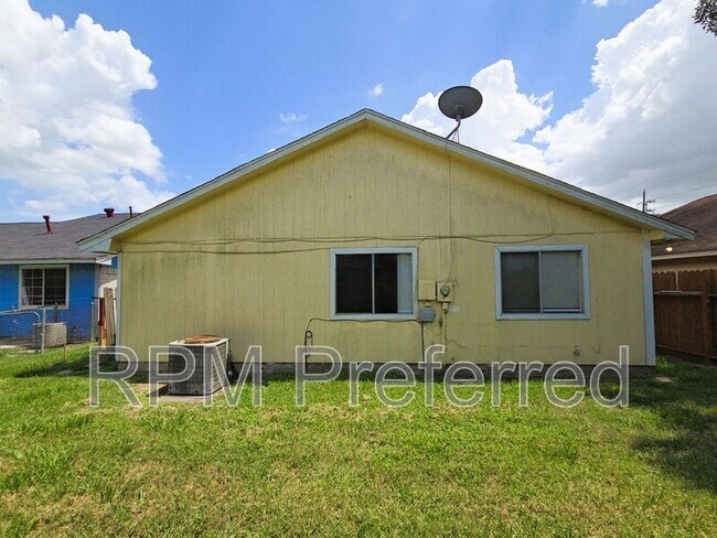 Building Photo - 3930 Mohlerbruk Dr