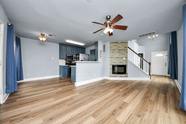 Building Photo - 1010 Gardenwalk Dr