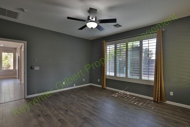 Building Photo - Spacious 4-Bedroom Home with Pool in Gilbe...