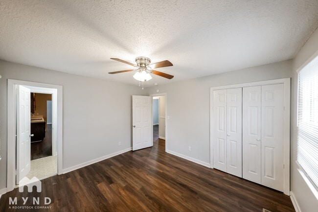 Building Photo - 217 Marshall Dr