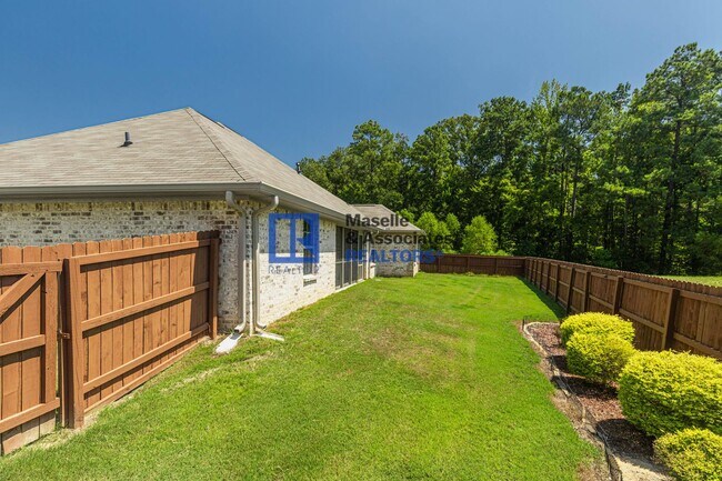 Building Photo - 1019 Silver Cir