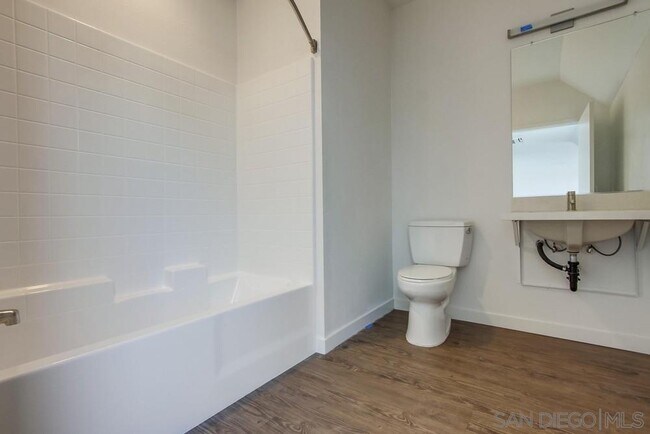 Building Photo - 1836 Columbia St