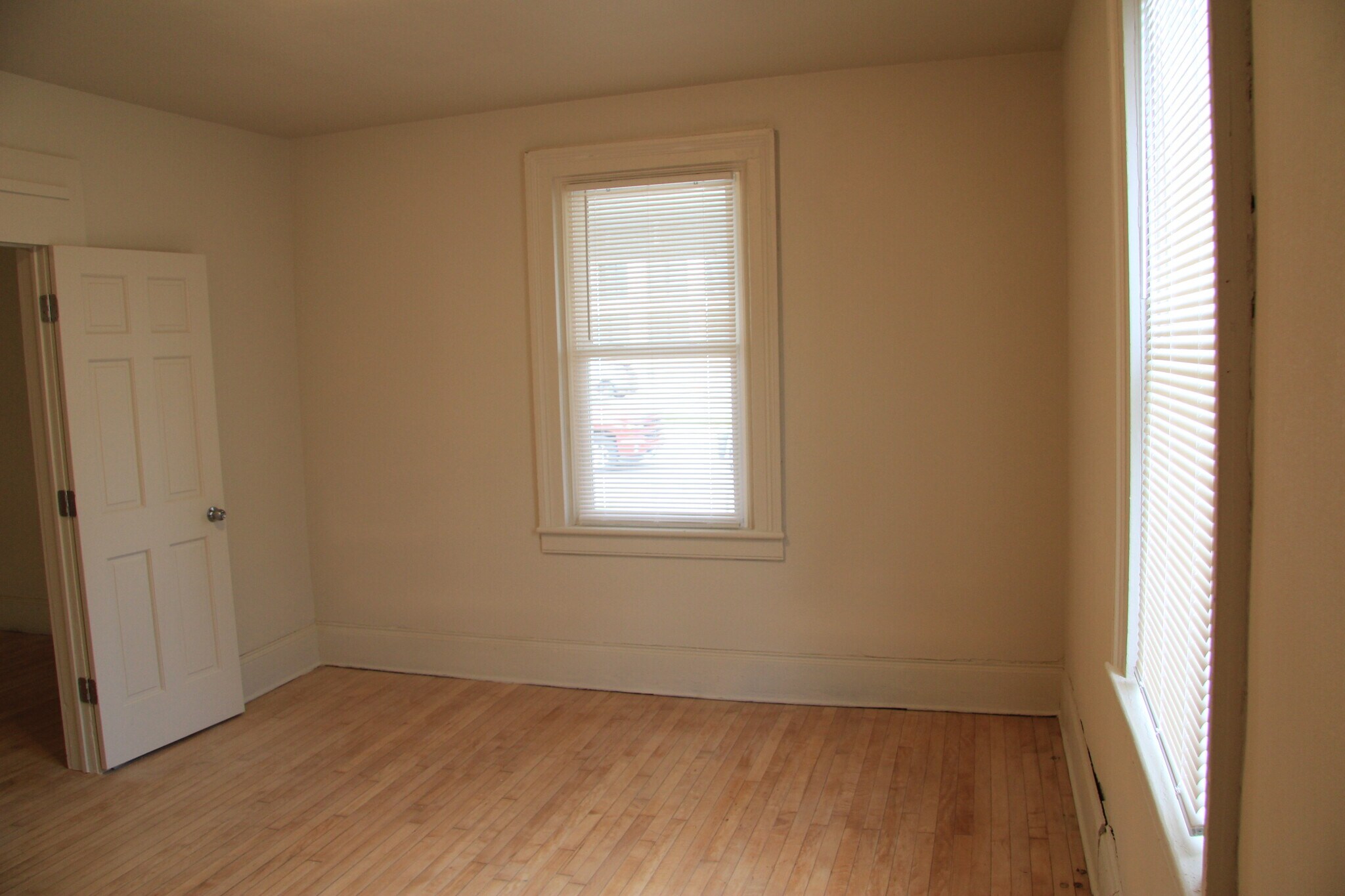 Bedroom 1 (Downstairs) - 405 E Washington Ave