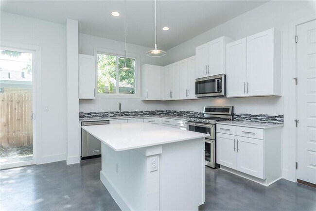 Building Photo - 1403 Arcadia Ave