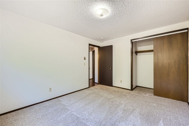 Building Photo - 10708 Stone Ave N