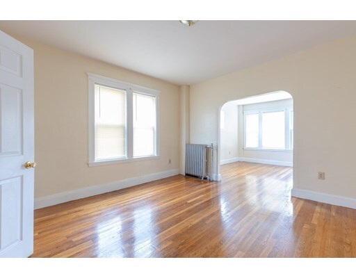 Building Photo - 16 Roxton St