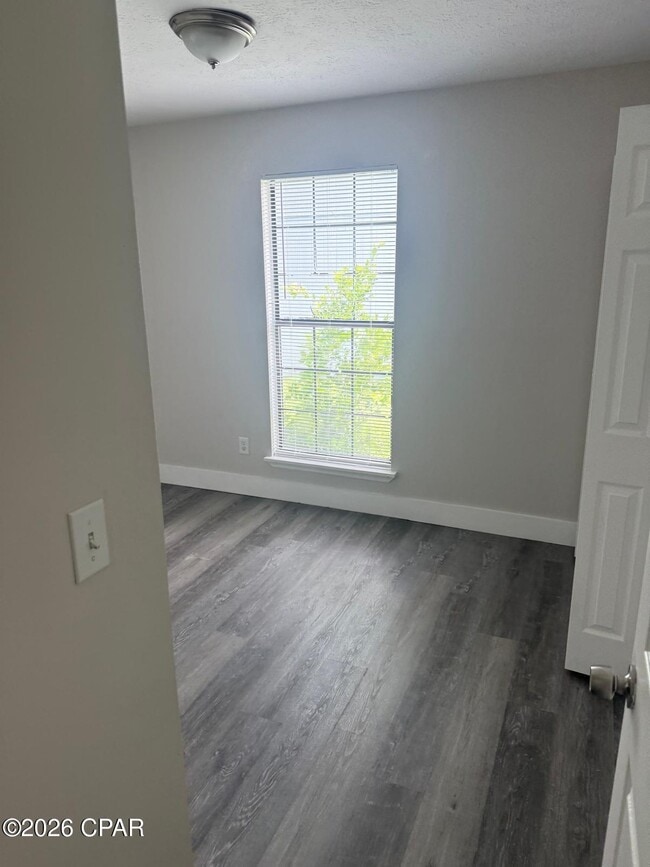 Building Photo - 6615 Enzor St
