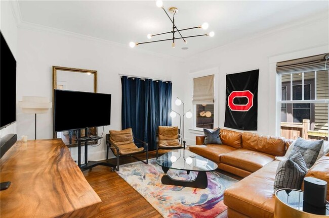 Building Photo - 349 9th St NE