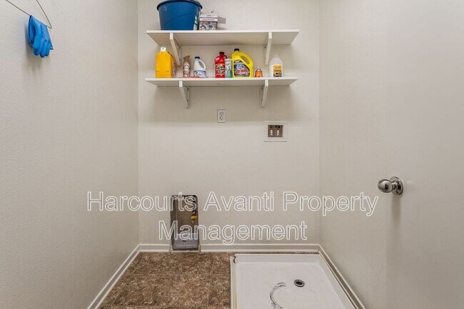 Building Photo - 1520 Santa Carolina Rd