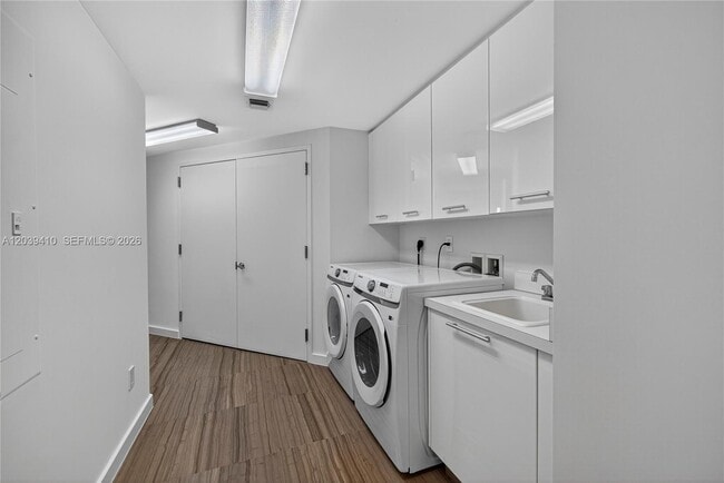Building Photo - 2711 S Ocean Dr
