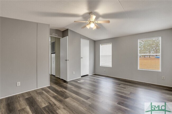 Building Photo - 3 Pine Rd