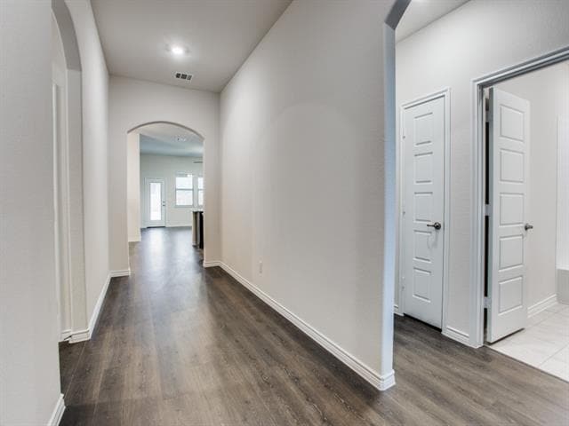 Building Photo - 123 Lakeview Cir