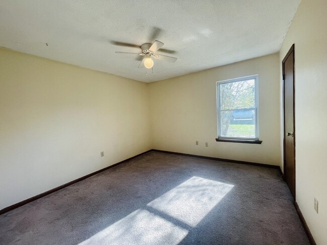 Building Photo - Home For Rent