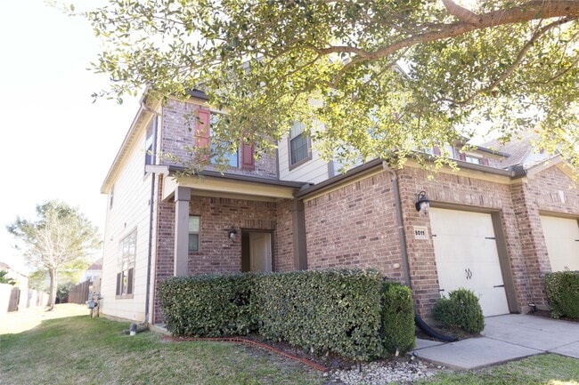 Building Photo - 8011 Singing Sonnet Ln