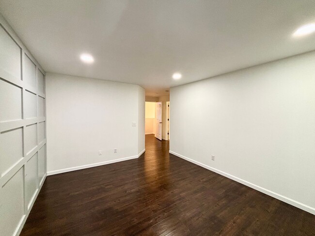 Building Photo - Bright & Spacious Lakemont Townhome For Rent