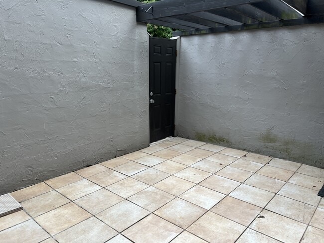 Building Photo - 3350 Altamont Rd