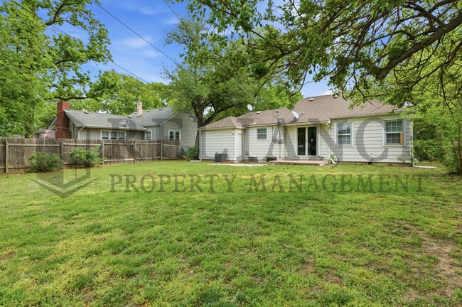 Building Photo - 571 S Roosevelt St