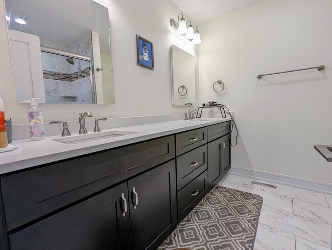 Building Photo - 2603 Chelsey St