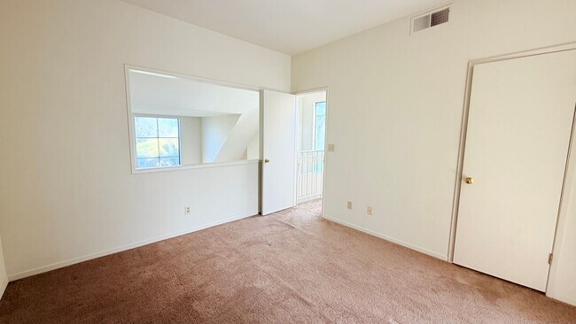 Building Photo - 15 Invincible Ct