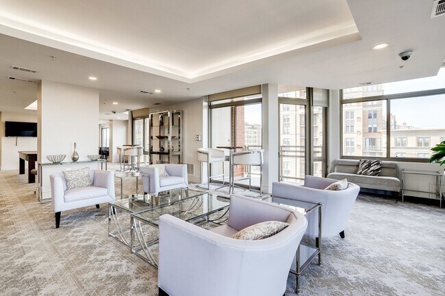 Building Photo - This luxury 2 bedroom condo has phenomenal amenities and is walking distance to the new Potomac Y...