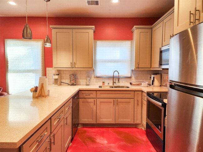 Building Photo - 5910 Shelburne St