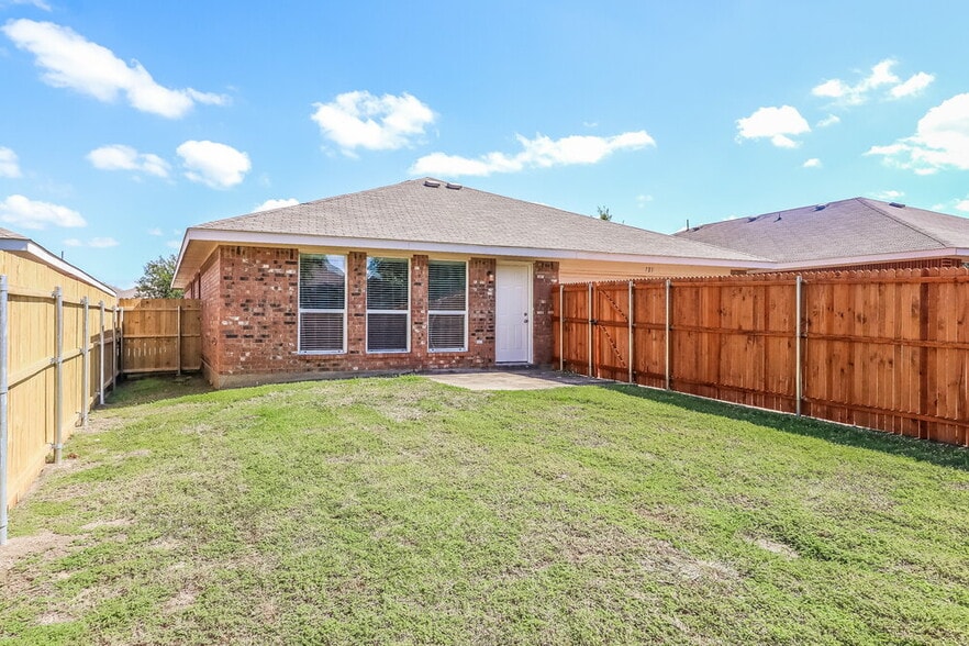 Building Photo - 721 Horseshoe Ct