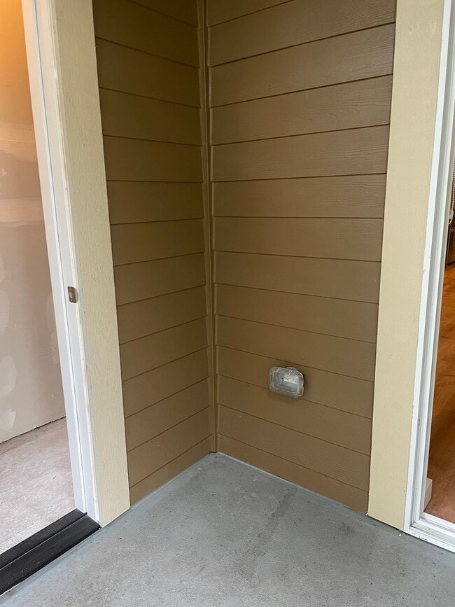 Building Photo - 2 bed/1 bath in Southeast Redmond