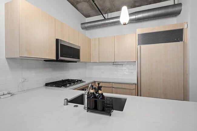 Building Photo - $3,695 - 1 Bed + Den / 1.5 Bath Condo at Parkloft Residence in Downtown San Diego