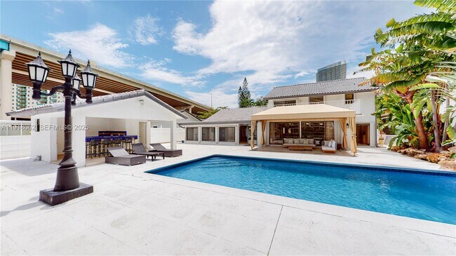 Building Photo - 19140 N Bay Rd