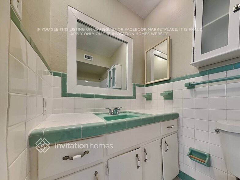 Building Photo - 1520 Price Cir