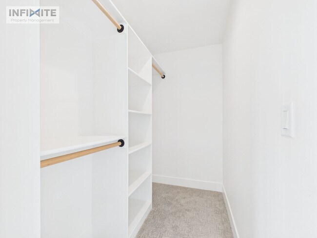 Building Photo - 374 Cushing Ln