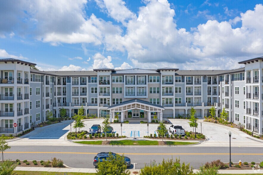Building Photo - Claremont Daniel Island