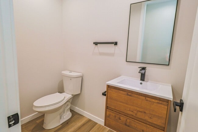 Building Photo - 5517 Glennie Ln