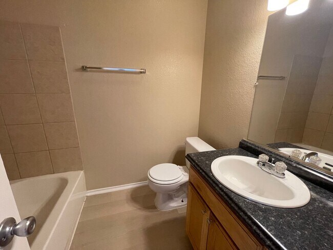 Building Photo - 105-107 Sunburst Court