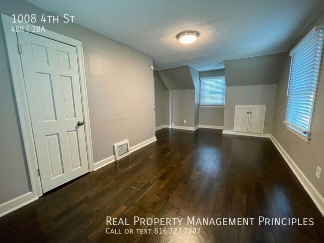 Building Photo - 1008 S 4 St