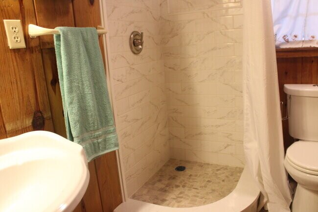 Building Photo - 1725 Cuscowilla Ln