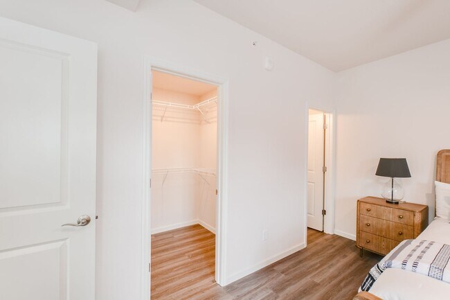 Building Photo - 1447 Pk W Ct